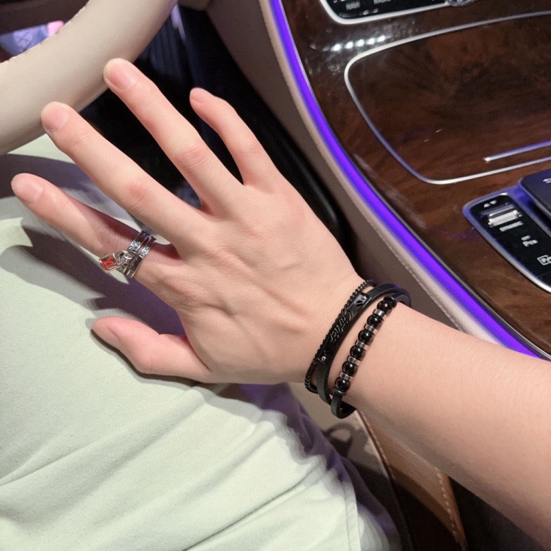 Ca*t1er bracelets
